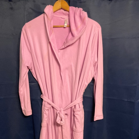 Xhilaration Other - Hooded long sleeve robe with pockets.  W34